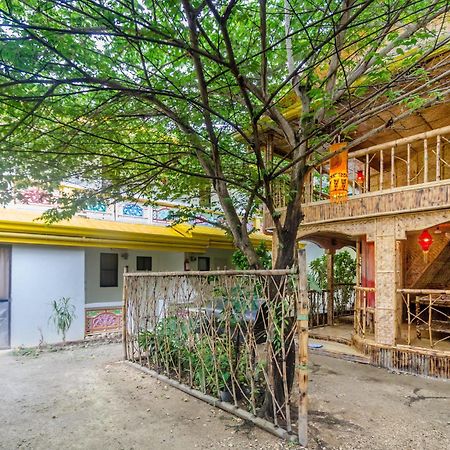 Bambooze Hauz Hotel Balabag  Exterior photo