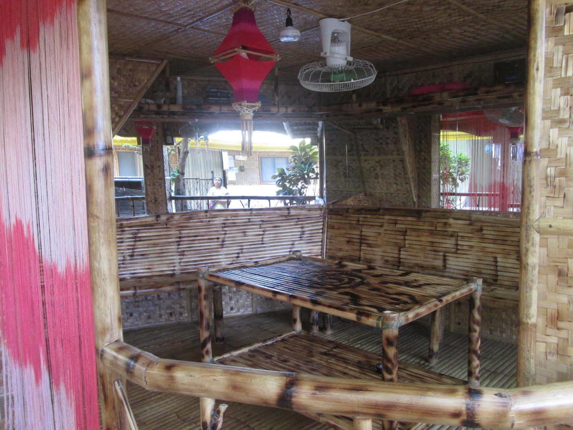 Bambooze Hauz Hotel Balabag  Exterior photo