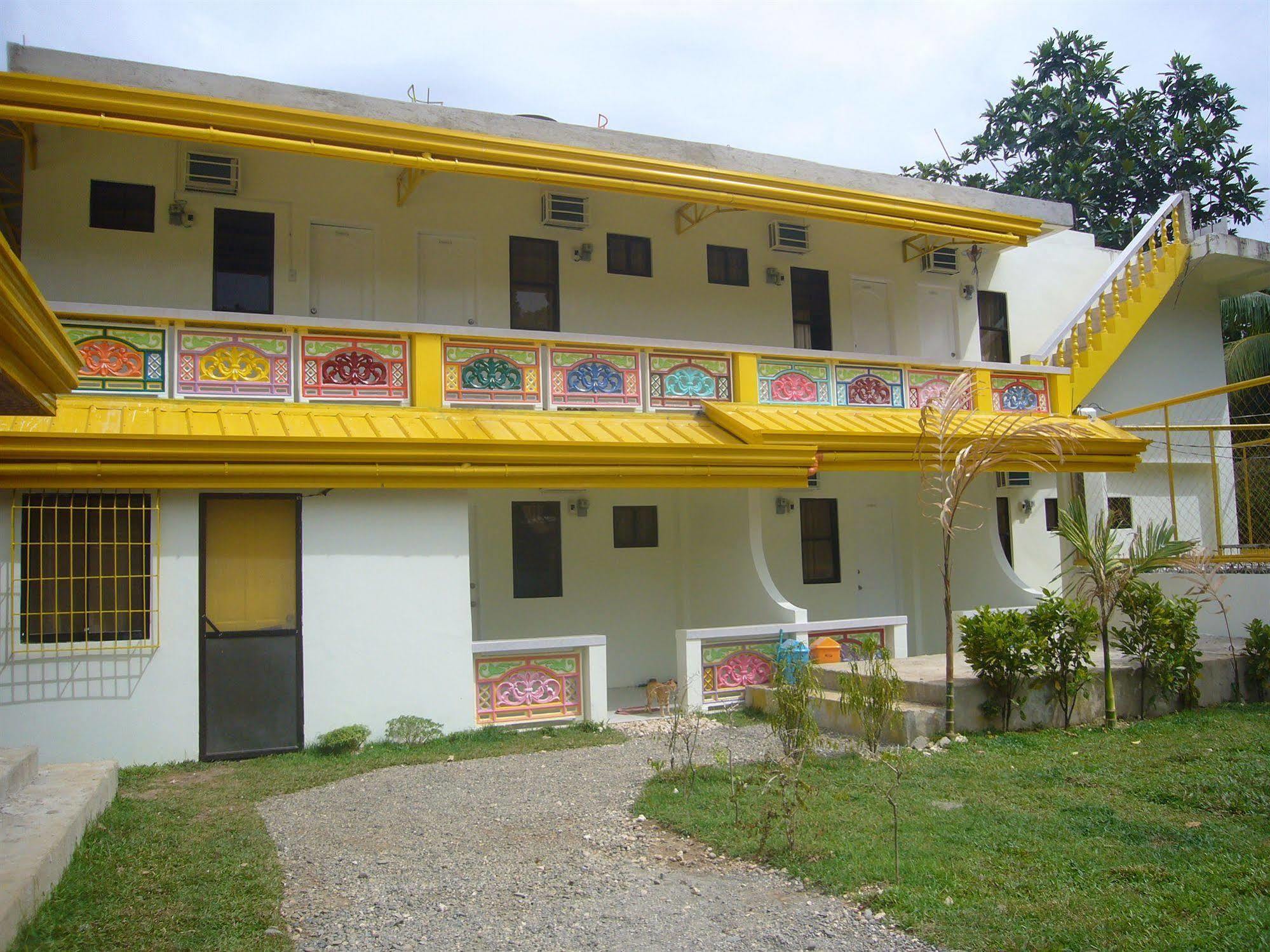 Bambooze Hauz Hotel Balabag  Exterior photo